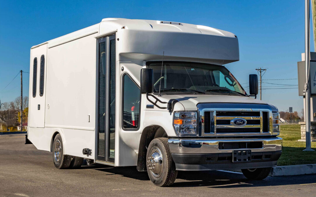 25ft One Room Mobile Medical Clinic Wheelchair Lift