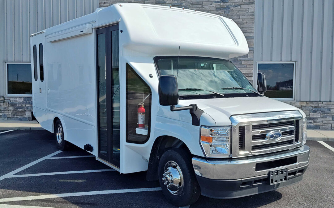 25ft One Room Mobile Medical Clinic Wheelchair Lift