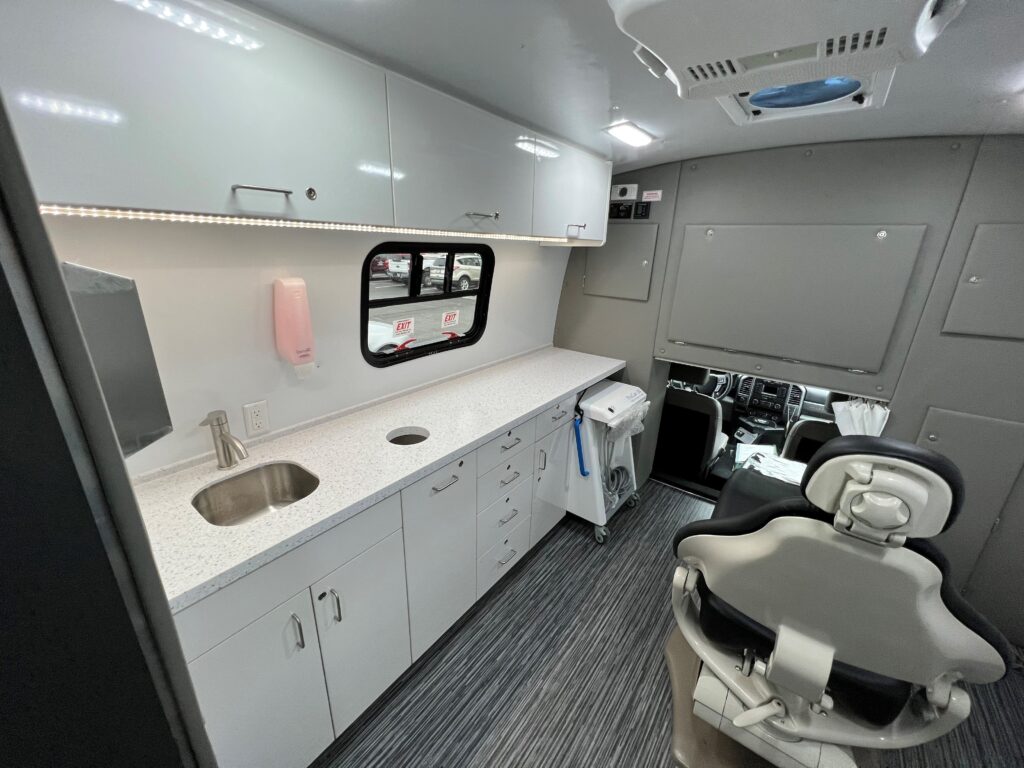 Two Room Mobile Dental Unit with Wheelchair Lift, Group L