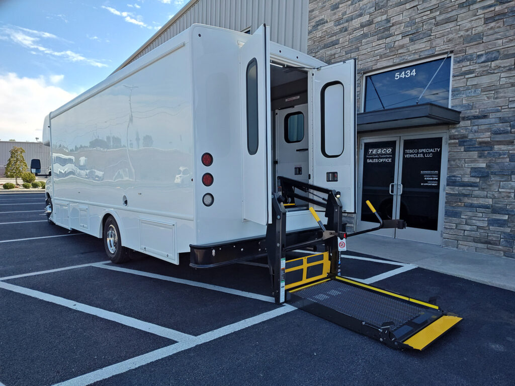 28ft two room ada mobile medical clinic with dual entry