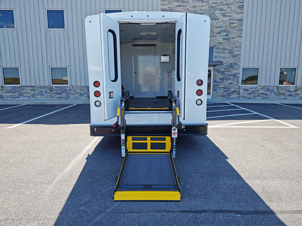 28ft two room ada mobile medical clinic with dual entry