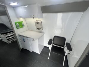 37ft three room ada mobile medical clinic