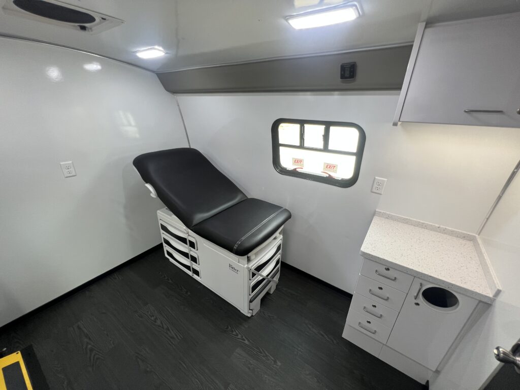 37ft three room ada mobile medical clinic