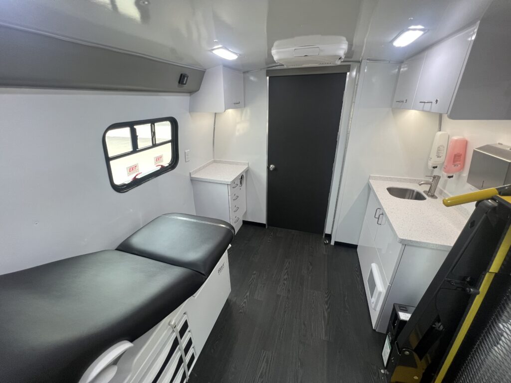 37ft three room ada mobile medical clinic
