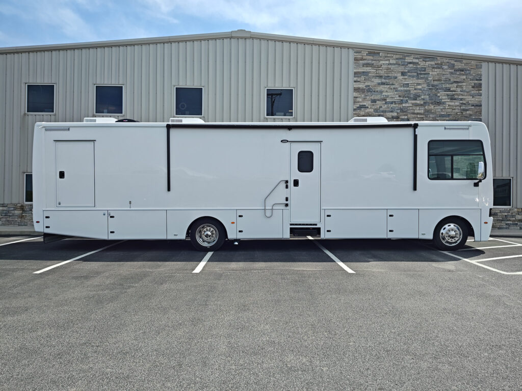 40ft Three Room Mobile Medical Clinic Exterior