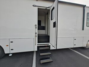 40ft Three Room Mobile Medical Clinic Exterior