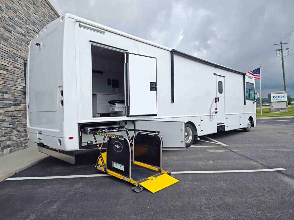 40ft Three Room Mobile Medical Clinic Exterior