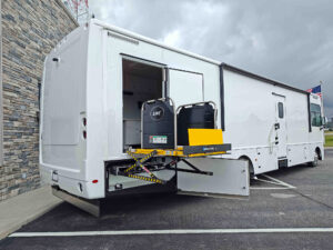 40ft Three Room Mobile Medical Clinic Exterior