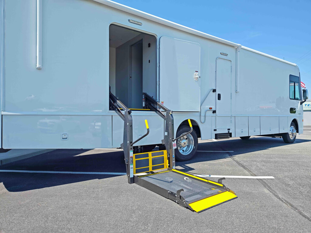 38ft Mobile Medical Clinic Exterior