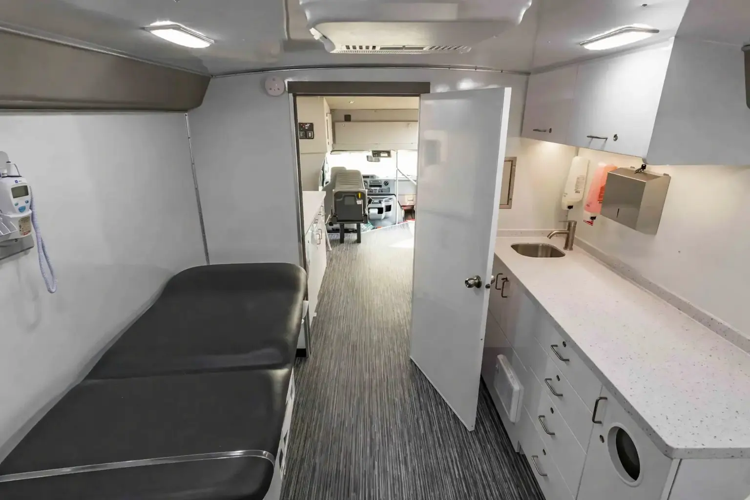 28ft two room ada mobile medical clinic with dual entry