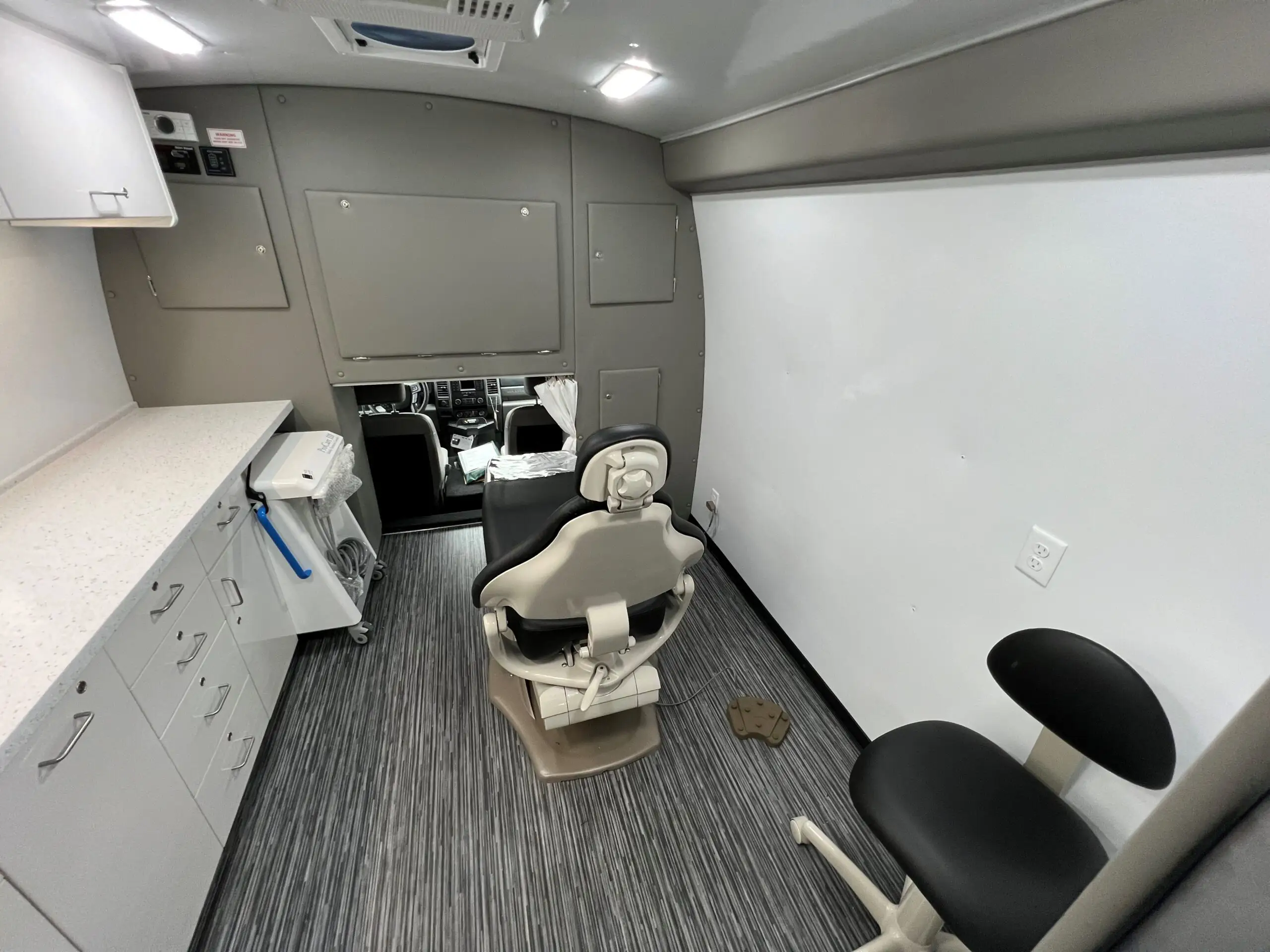 Two Room Mobile Dental Unit with Wheelchair Lift, Group L