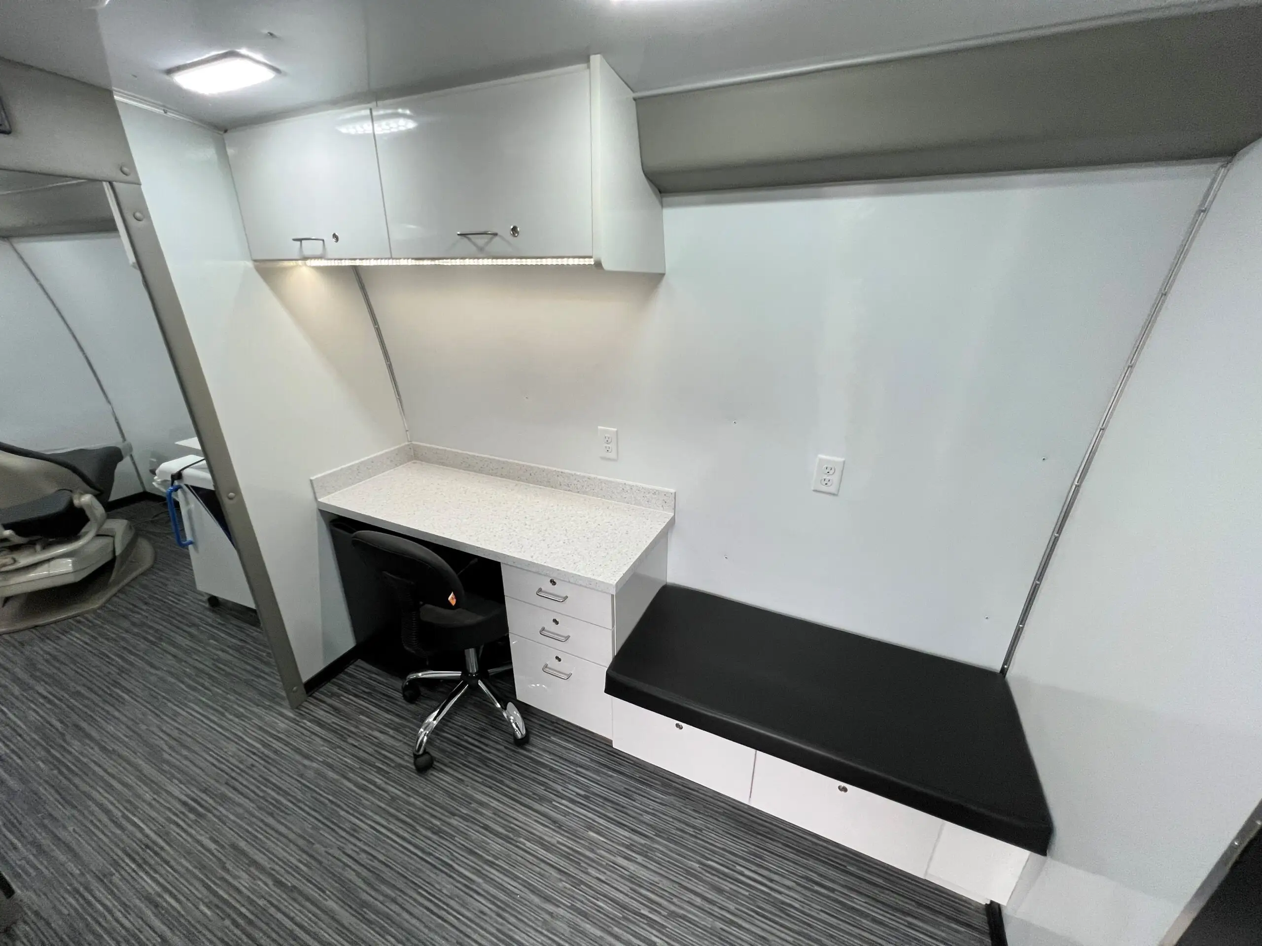 Two Room Mobile Dental Unit with Wheelchair Lift, Group L