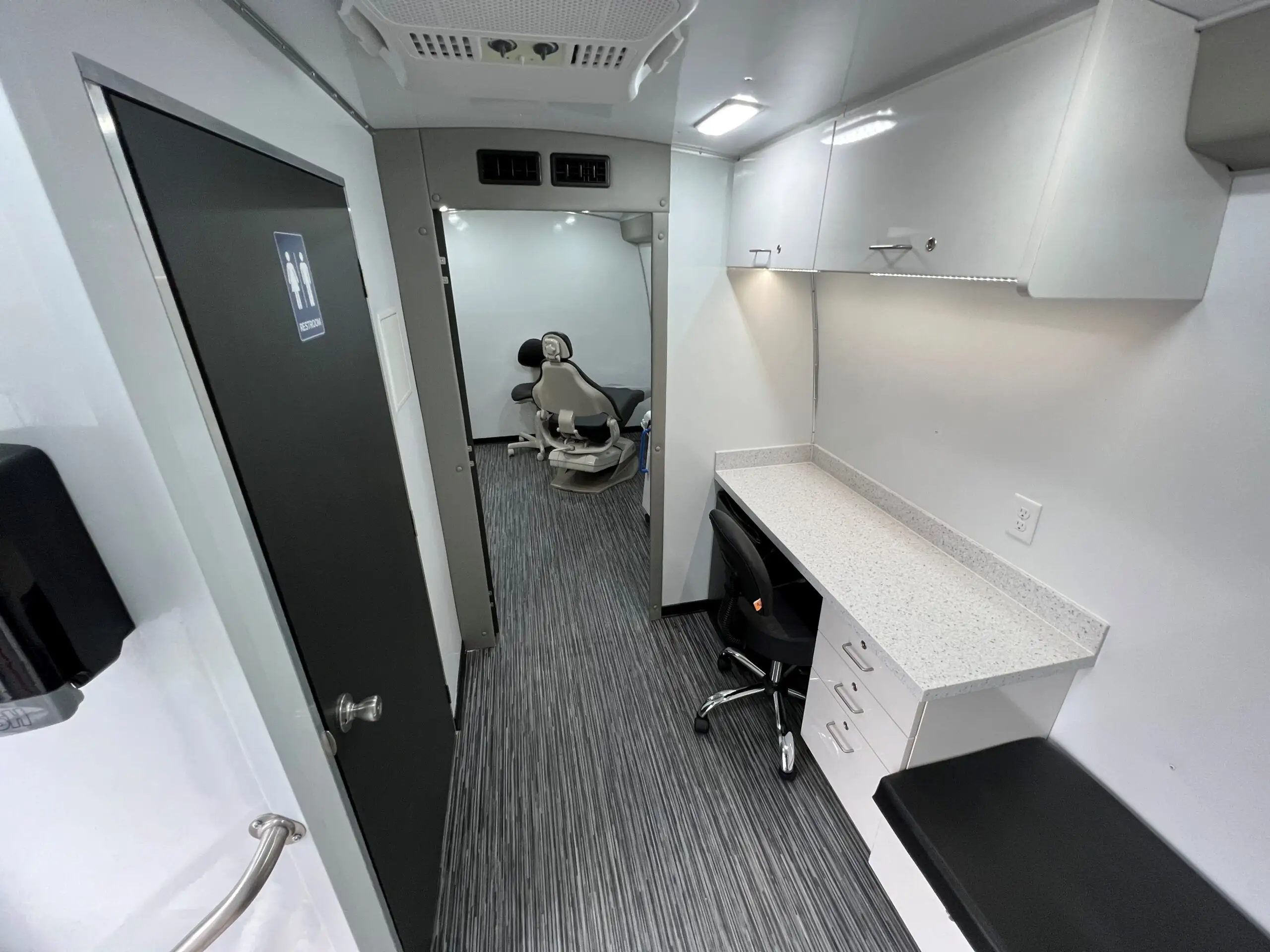 Two Room Mobile Dental Unit with Wheelchair Lift, Group L
