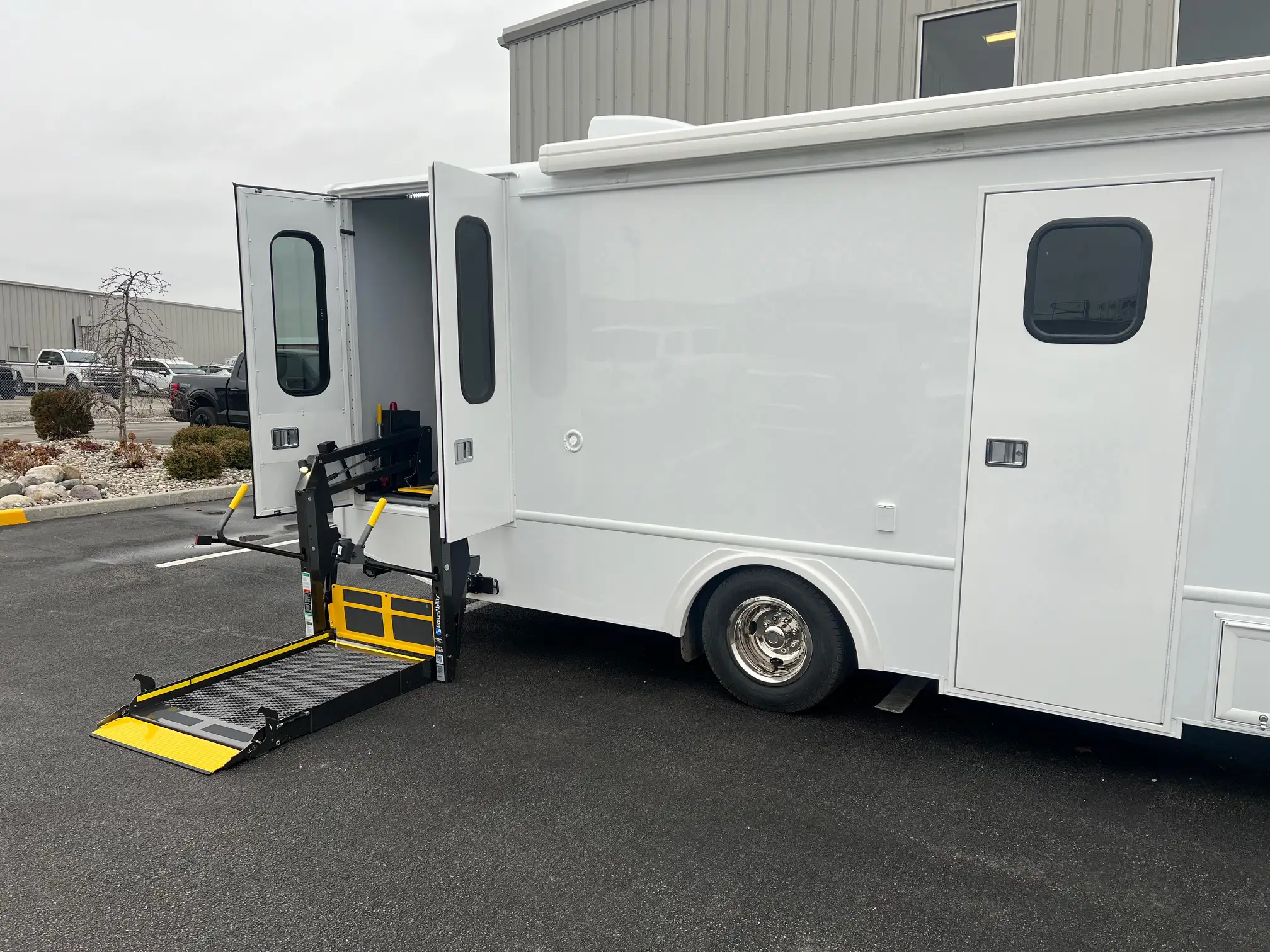 32-Foot Mobile Clinic Exterior