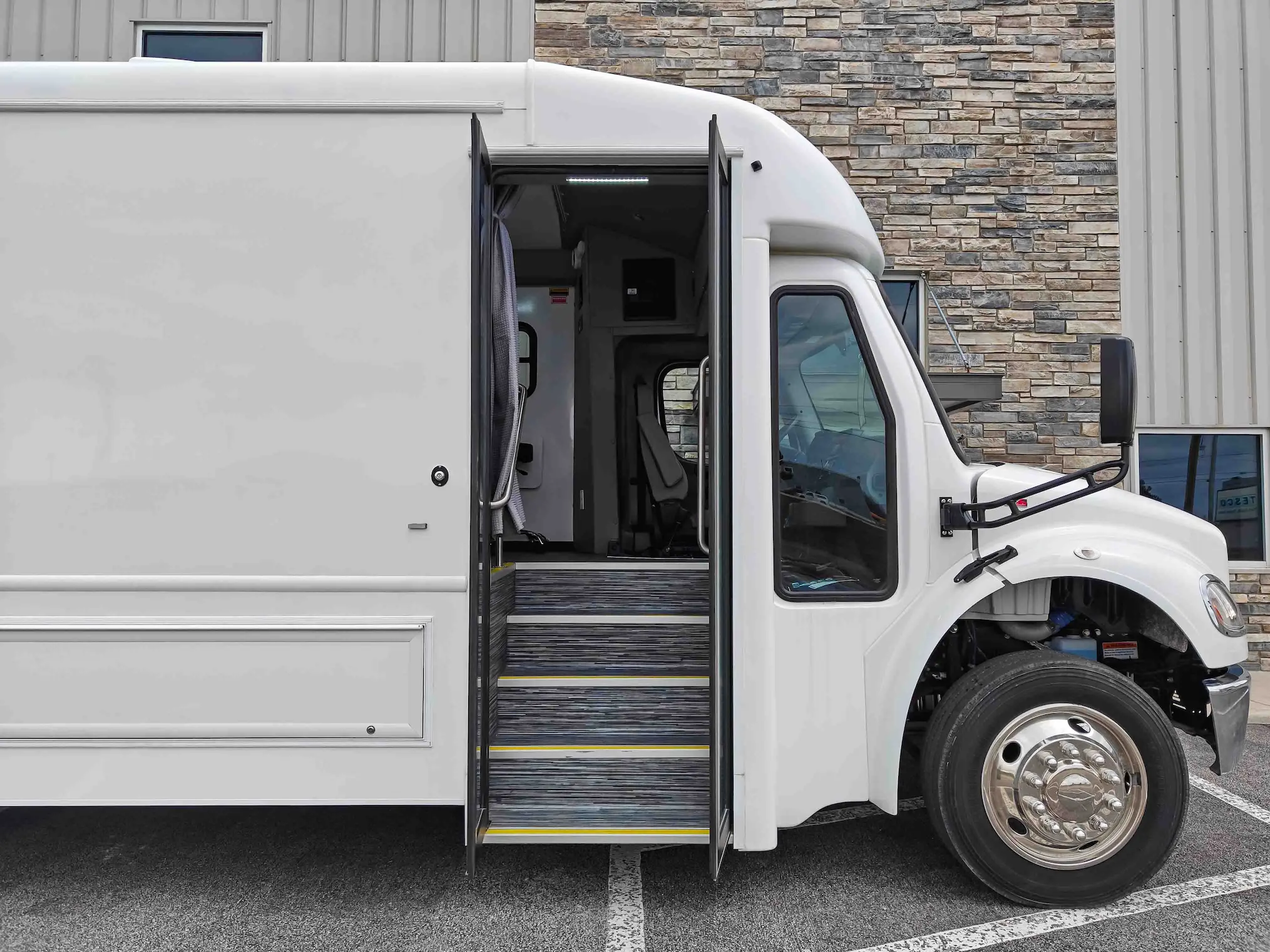 Image Showing the Entry of a Three Room Clinic with Blood Draw Chair ADA Double Entry, Group H