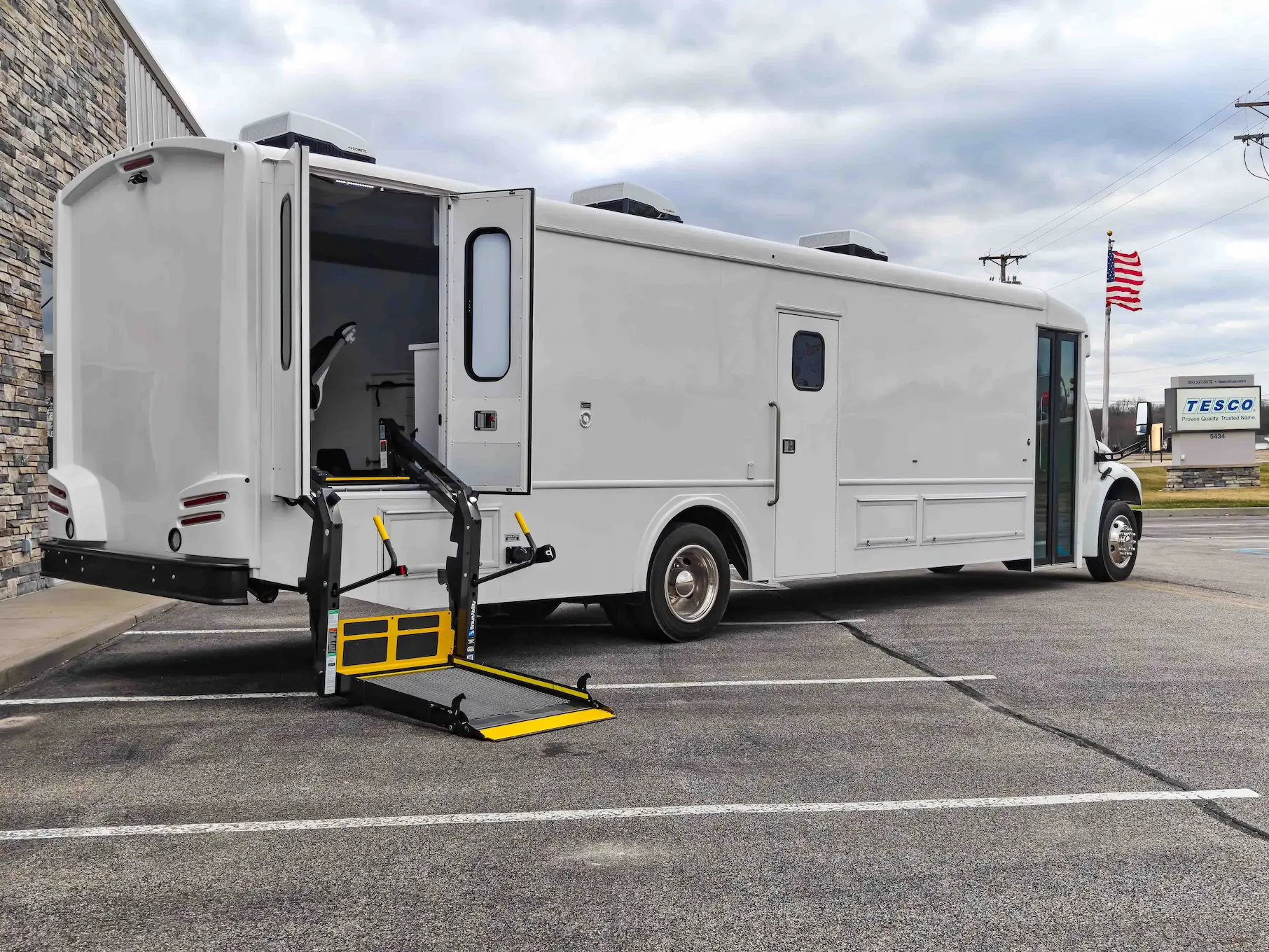 Image Showing the Lift of a Three Room Clinic with Blood Draw Chair ADA Double Entry, Group H