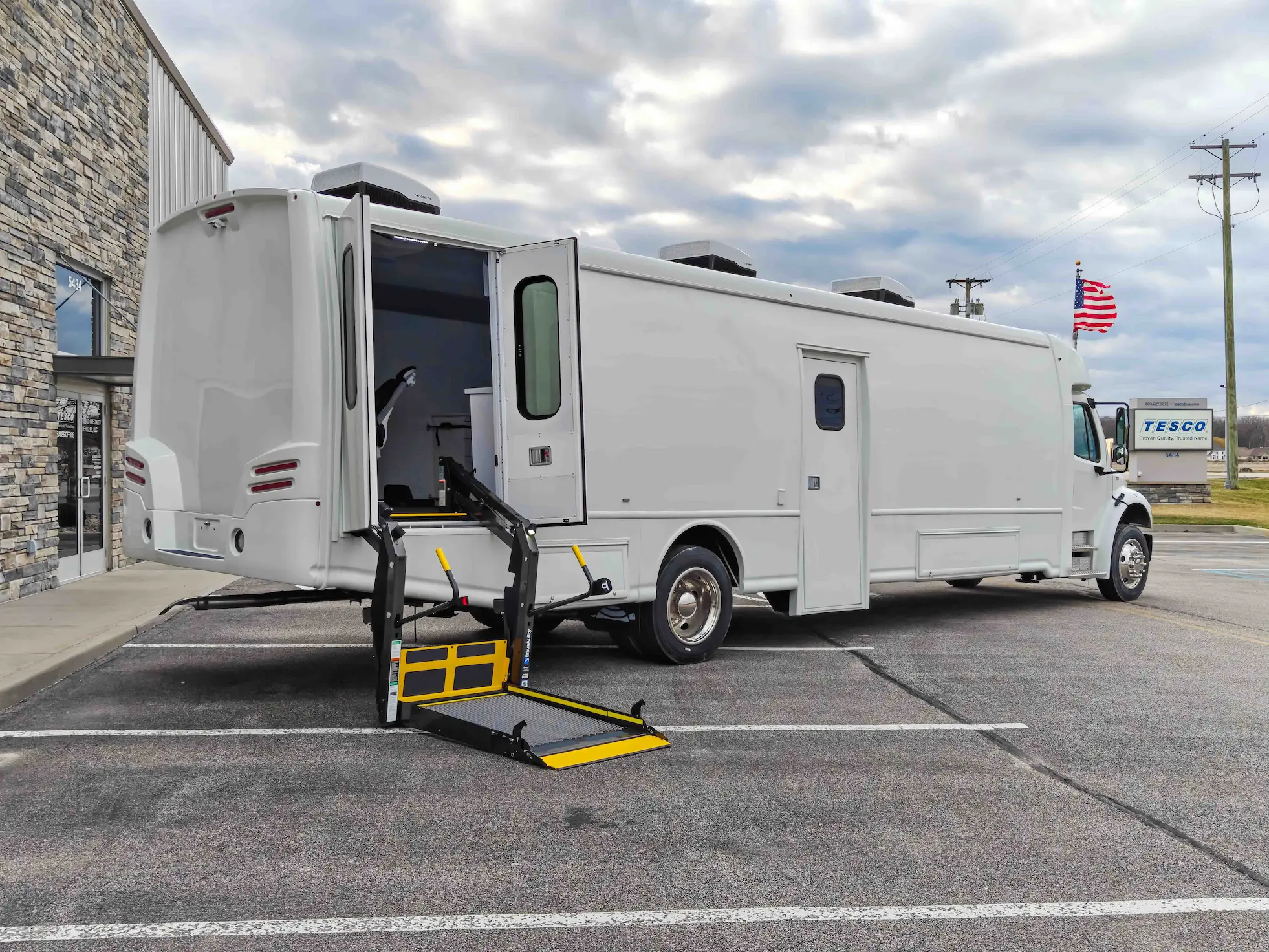 Image Showing the Lift of a 40 Ft Three Room Mobile Medication Unit