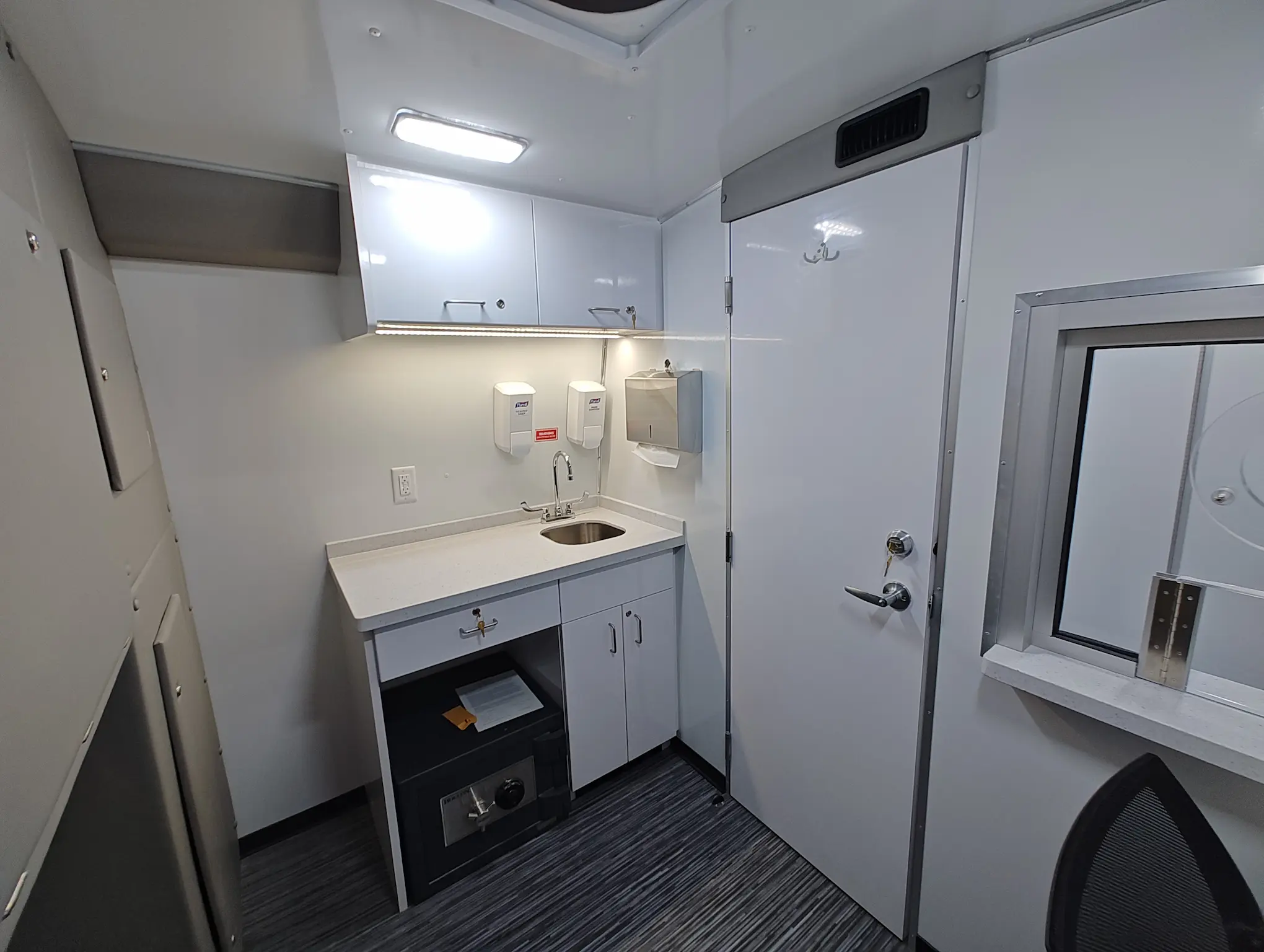PAS Recovery Mobile Medication Unit W/ Restroom - Image 12